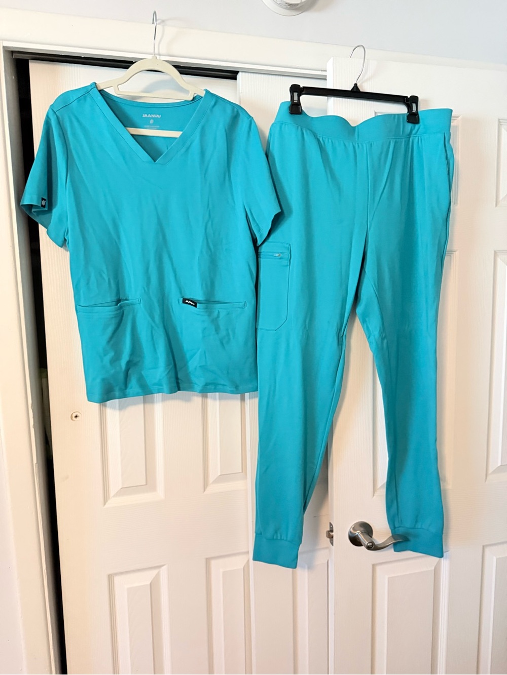 Jaanuu scrubs
